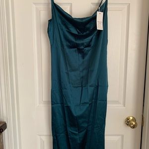Midi-green strapless dress